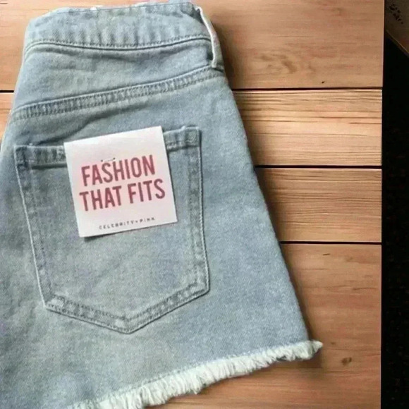 Celebrity Pink NEW With Tags Size 5 Junior’s Shortie Denim Shorts. - Picture 3 of 3